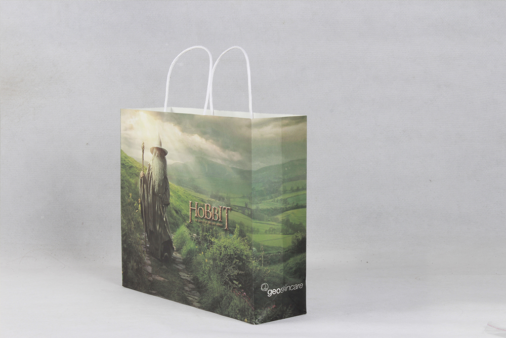 HOBBIT唯美藝術(shù)風(fēng)格化妝品白卡紙袋定制 HOBBIT唯美藝術(shù)風(fēng)格化妝品白卡紙袋定制