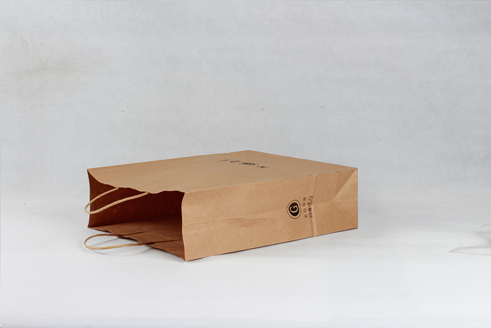 XGDR時(shí)尚服裝牛皮紙袋定制 XGDR時(shí)尚服裝牛皮紙袋定制