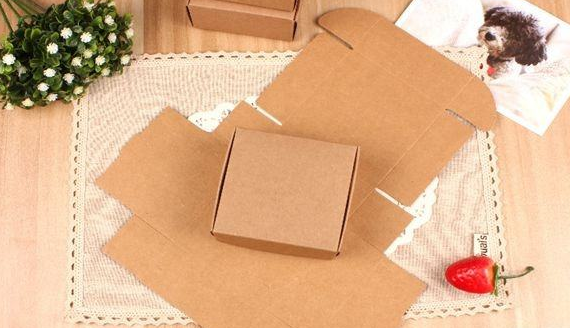 關于牛皮紙和牛卡紙的區別應用 關于牛皮紙和牛卡紙的區別應用